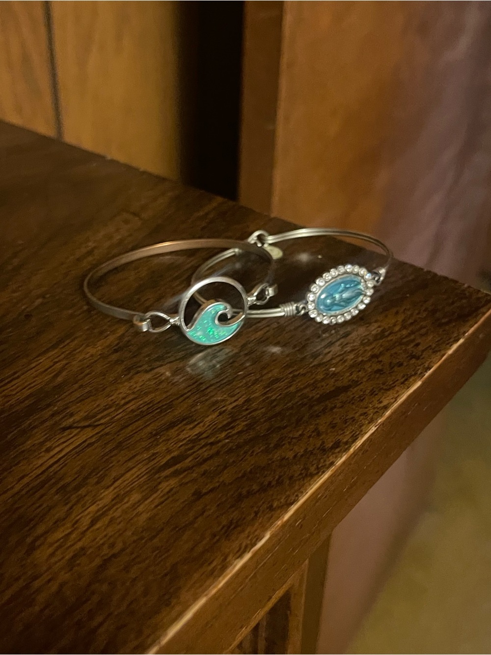 Silver Tone Turquoise Wave & Oval Stone Bangle Bracelet Set
